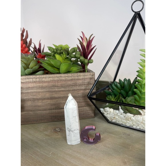 Howlite Tower Crystal Polished Point / Wand - Picture 5 of 7